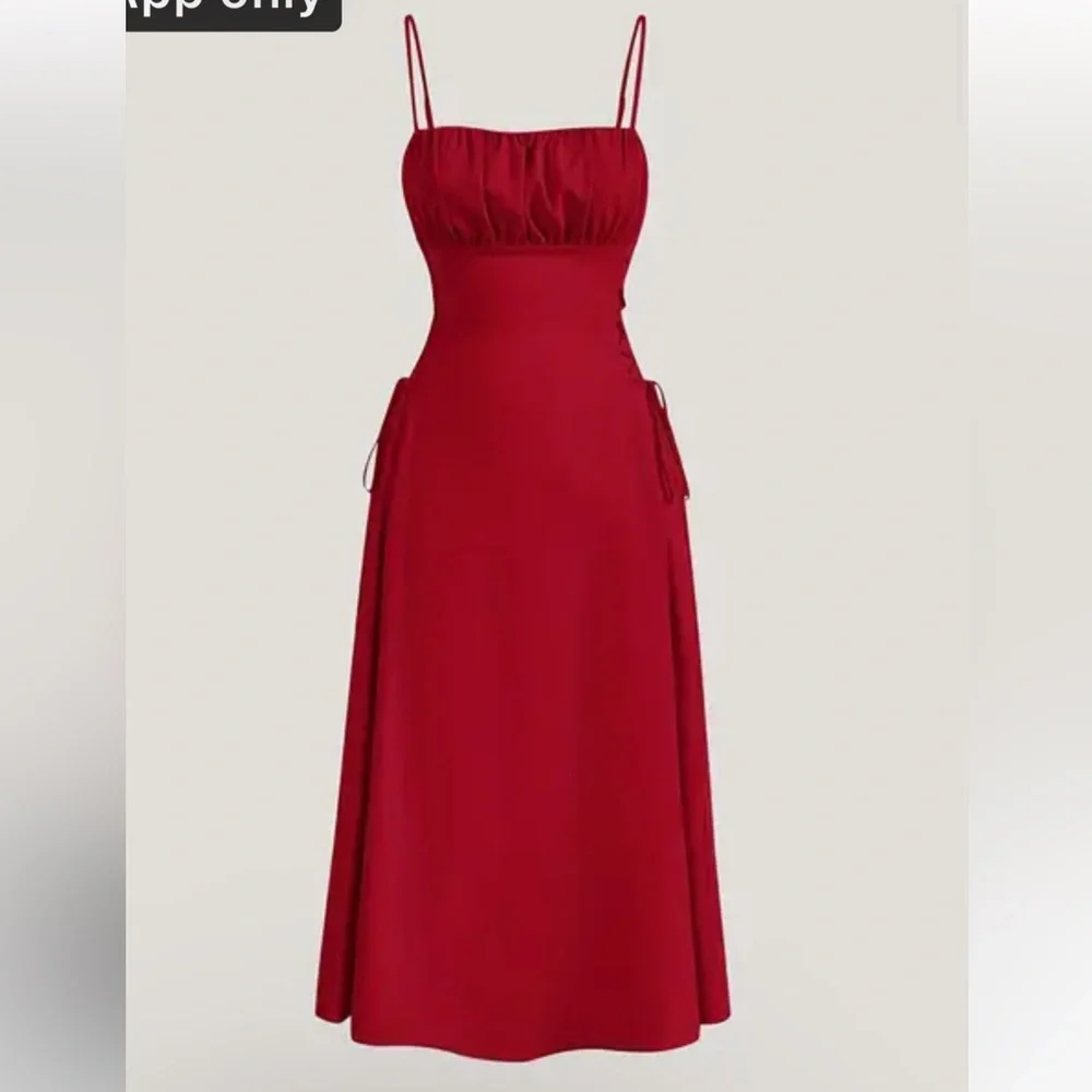 Red dress - Picture 3 of 10